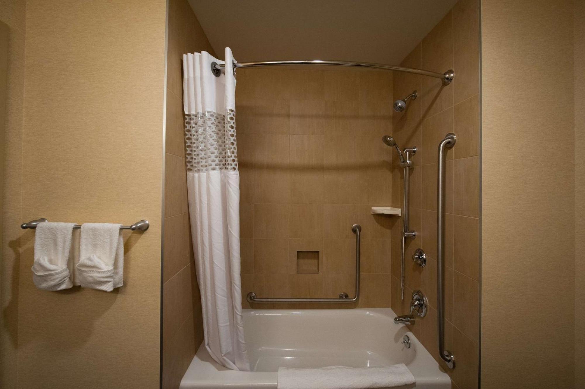 Hampton Inn By Hilton צ'יליוואק מראה חיצוני תמונה