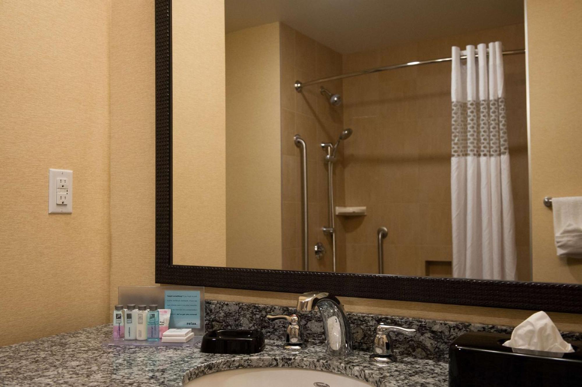 Hampton Inn By Hilton צ'יליוואק מראה חיצוני תמונה