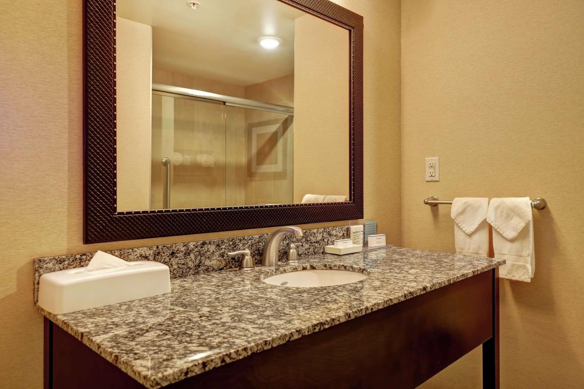 Hampton Inn By Hilton צ'יליוואק מראה חיצוני תמונה